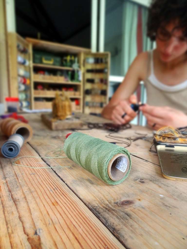 l'atelier o-inspirations, createur de bijoux en graines peinte